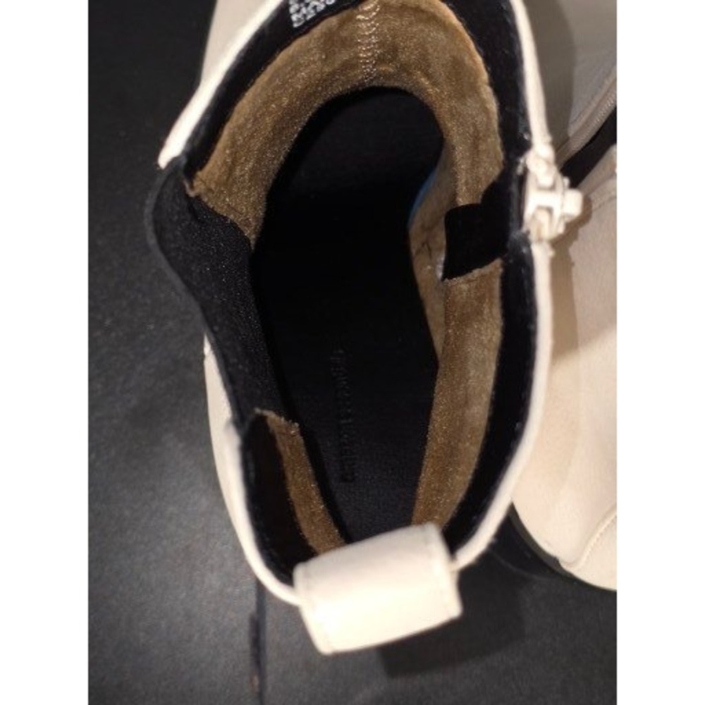Amazon Essentials Women Ivory Faux Leather Block Heel Chelsea Boots Size‎ 8.5 - Picture 9 of 9